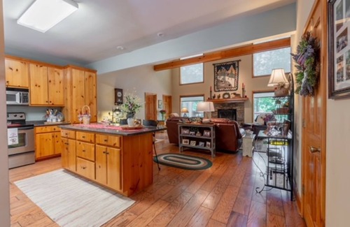 Pine Mountain Valley House | Lakeside home-minutes to Callaway Gardens, FDR Park & Impact 360 Institute