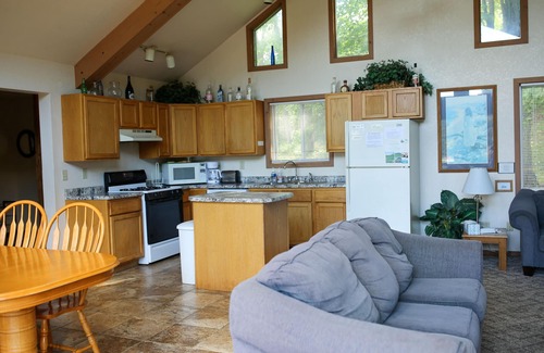 Tomah House | Lakeside Haven Home On Birch Lake, Sleeps Up To 12 People.
