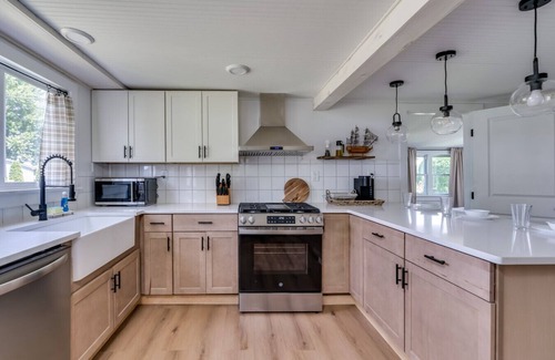 Sackets Harbor House | Lakeside Haven- Sackets Harbor, Firepit, Bikes, Updated cottage