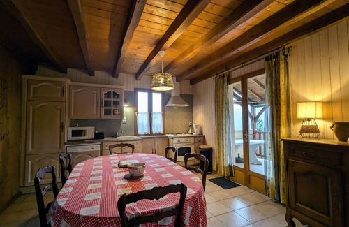 Saint-Plantaire Cottage | Lakeside house with enclosed garden and private parking, pets allowed