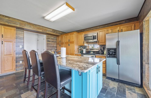 Greensboro Apartment | Lakeside House w/Basketball + View + Porch + Grill