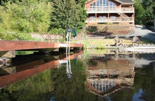 Eatonville House | Lakeside Living Suite! Mt Rainier, Nwtrek, Jblm