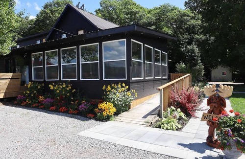 Minden Hills House | Lakeside Luxury Getaway Retreat