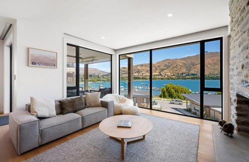 Wanaka Apartment | Lakeside Luxury