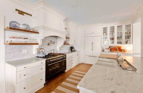 Lake Murray of Richland House | Lakeside Manor | Sleeps 10 | Pool Table & Playroom