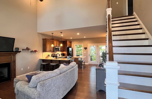 Scottsville House | Lakeside Oasis at Bailey’s Point with SPECTACULAR Views of Barren River Lake!