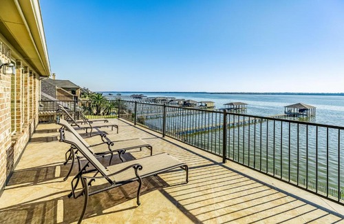 Lake Houston House | Lakeside Oasis