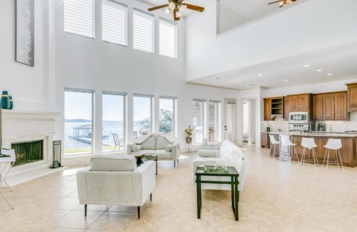 Lake Houston House | Lakeside Oasis