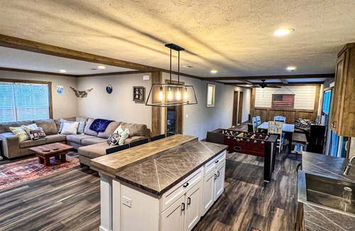 May Cabin | LakeSide Reel Paradise Brownwood big family dock for fishing/close to state park