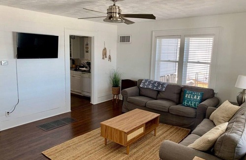Ashville House | Lakeside Retreat 4BR House |Kayak Adventure!