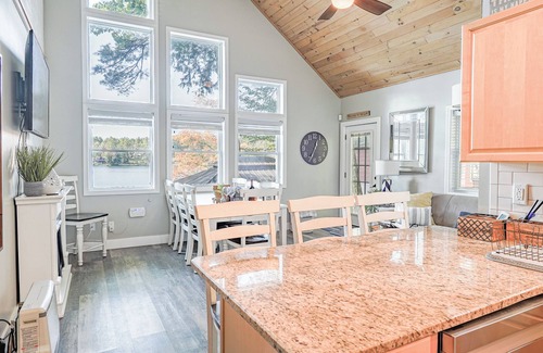 Fort Ann House | Lakeside Retreat- Family and Pet Friendly