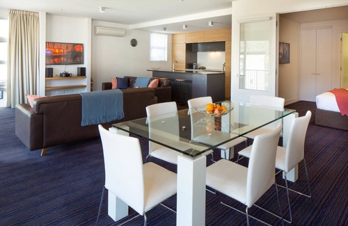 Frankton Apartment | Lakeside Retreat Three Bedroom Apartment- 303