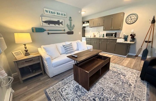 Bridgman Condo | Lakeside Serenity: Charming One-Bedroom Villa