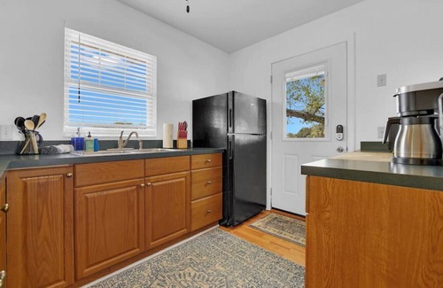 Downtown Historic District Apartment | Lakeside Studio - Fall by the lake - peaceful stays & beautiful views!