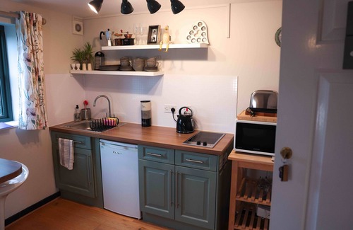 Bedford Apartment | Lakeside Studio, pet friendly