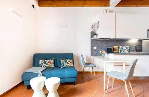 Pacengo Apartment | Lakeside studio: the perfect place for a romantic getaway or family vacation