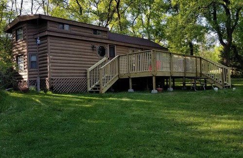 Underwood Cabin | Lakeside Tiny Home Retreat ~ 2 1/2 acres ~ Breathtaking Views ~ Relax! ~