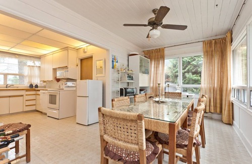 Brock Cottage | Lakeside Tranquility - City Amenities