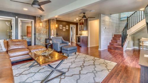 Miller Beach Villa | Lakeside Villa with a Hot Tub and Amazing Views on Lake Michigan, Indiana