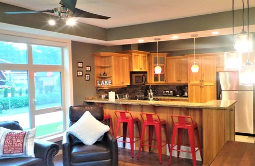Scotch Creek House | Lakeside Waterfront Saratoga Resort & Marina. Boat Dock Included!