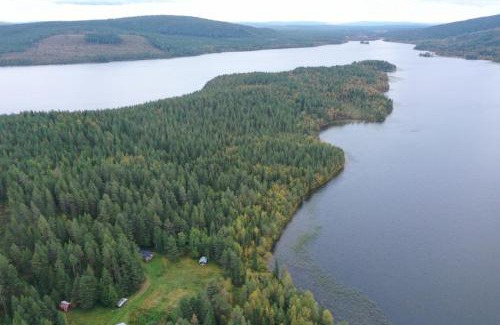 Vuollerim Ski Chalet | Lakeside wilderness cabin