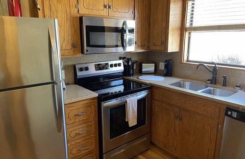 Arkadelphia Cabin | Lakeview- 2 Bedroom, 2 Bath Cottage with deck & hot tub