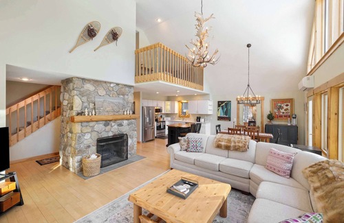 Ludlow House | Lakeview 3-BR Residence 10-min to Okemo
