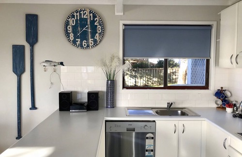 Green Point Cottage | Lakeview Cottage, Between the ocean & the lake