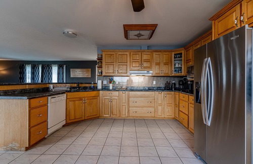 Bobcaygeon Cottage | Lakeview cottage near Pigeon lake with hot tub