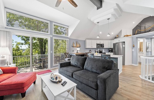 Osage Beach House | Lakeview Cottage home in Tan-Tar-A/Margaritaville Resort in Osage Beach.