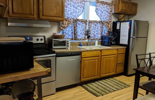 Pocono Summit House | Lakeview Cozy Cottage Pocono Summit 2BR, Firepit, sleeps 6.