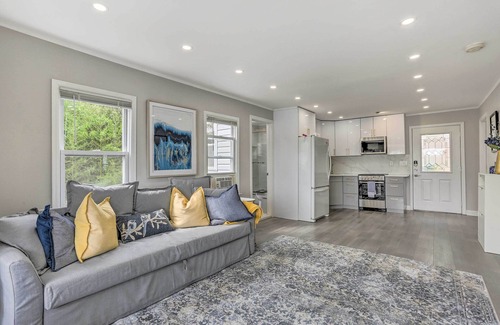 Hopatcong House | Lakeview Cozy Home - 2-Bedroom Cottage in Hopatcong, NJ