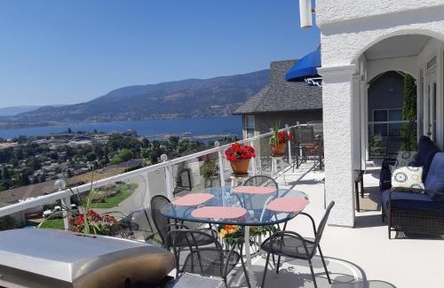 North End House | LakeView House with 4 rooms Kelowna near downtown & Knox Moutain