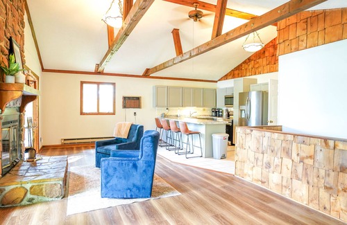 Lynn Garden House | Lakeview Landing, pet friendly lake front home on Boone Lake