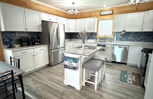 Portage Lakes House | Lakeview Log Home in Historic Portage Lakes