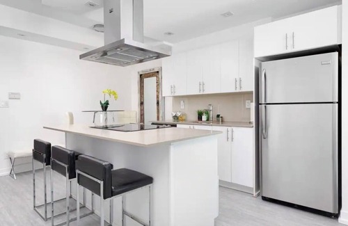Humber Bay Condo | LakeView Oasis