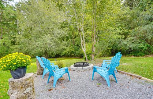 Lemon Springs House | Lakeview Vacation Rental - Walk to Crystal Lake!