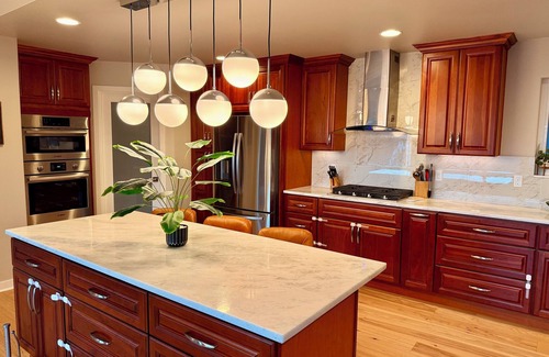Rainier Valley House | Lakeviews! King bed Soaking Tub Bidet AC