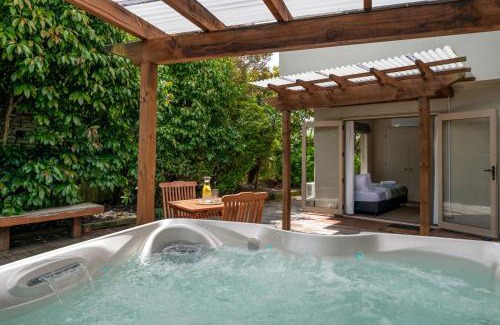 Taupo House | Lakewood Haven - Taupo Holiday Home