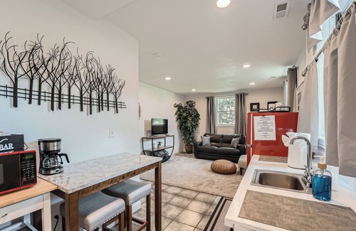Edgewater Apartment | Lakewood Stay Cozy 1BR Near Golden & Denver