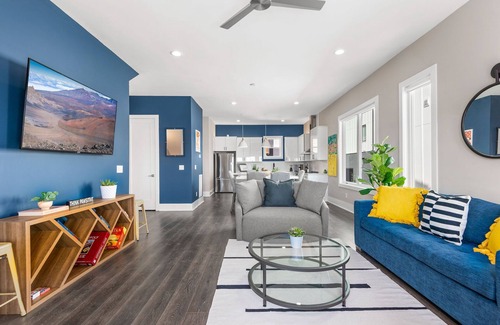 Whitebridge House | LaLa Lounge - Artful 2 Bedroom Townhouse with View