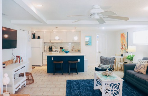Horton Shores Apartment | LaLa`s Beach House, Two! - Walking Distance to the Beach and Great Shopping!