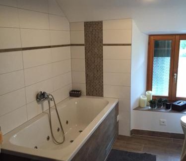 Auvernier Bed & Breakfast | LaMaisonRouge chambre d'hôtes
