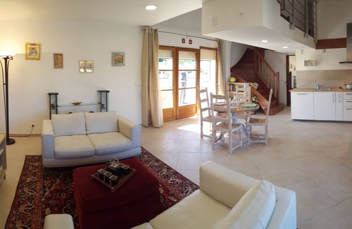Alleins Cottage | Lamanderie in Provence; Hacienda type house between Alpilles and Luberon