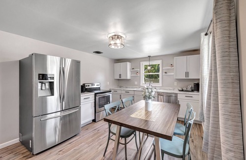 Green Bay House | Lambeau Retreat! Less than one mile to stadium