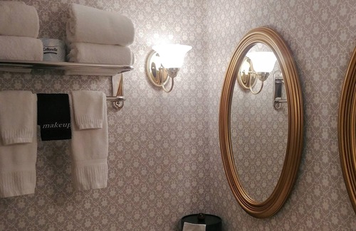 Hampton Hotel | Lamie's Inn and The Old Salt Restaurant