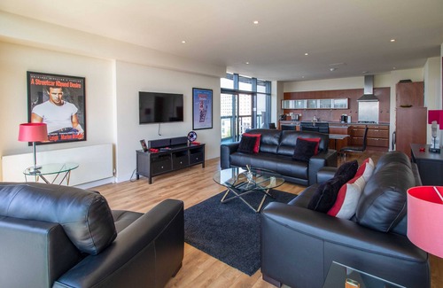 Glasgow Westend Apartment | Lancefield Quay - SECC & Hydro Arena, parking available