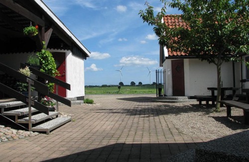 Tomelilla Bed & Breakfast | Landet Bed and Breakfast