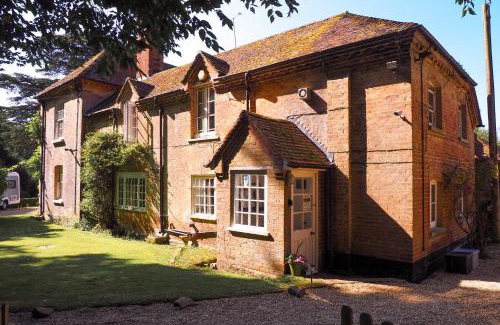 Woodfalls House | Landford's Cottage, your retreat!