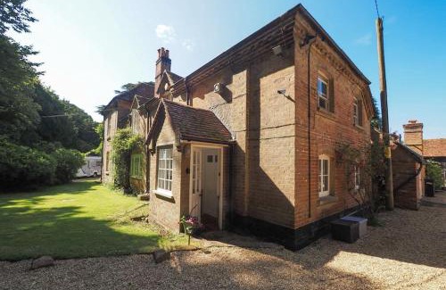 Woodfalls House | Landford's Cottage, your retreat!